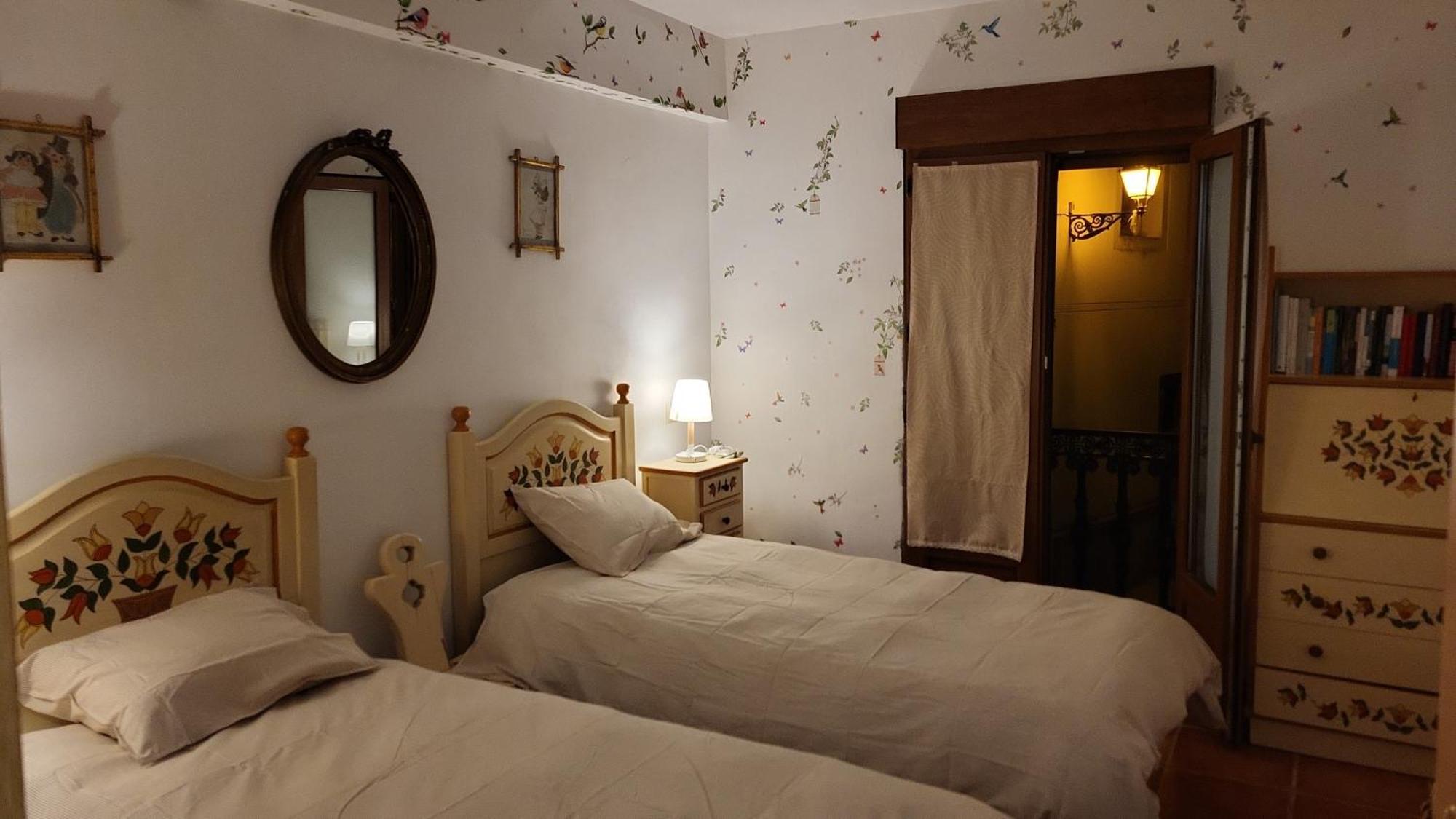 La Casa De Paloma En La Plaza Encanto Historico Riaza Kültér fotó