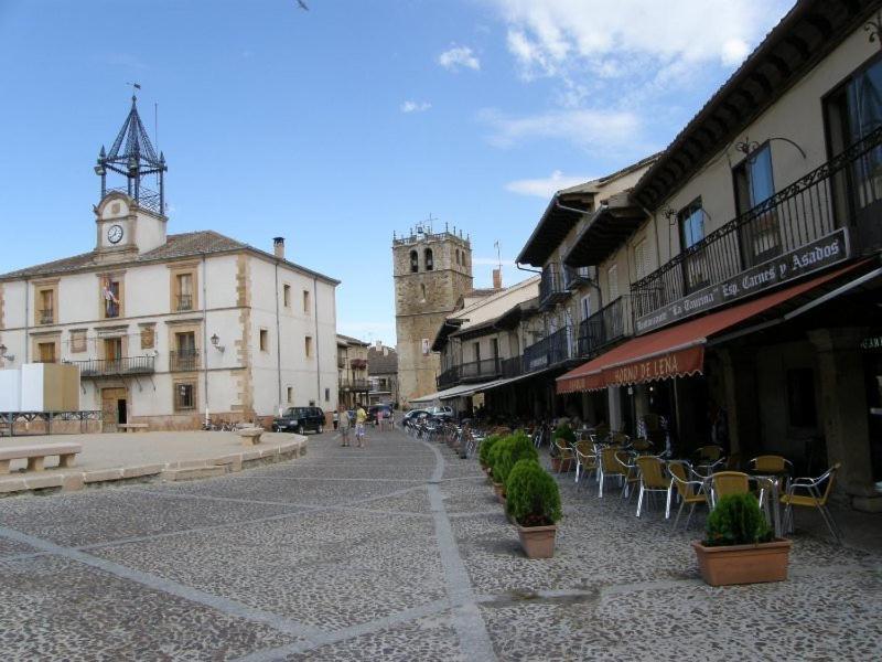 La Casa De Paloma En La Plaza Encanto Historico Riaza Kültér fotó