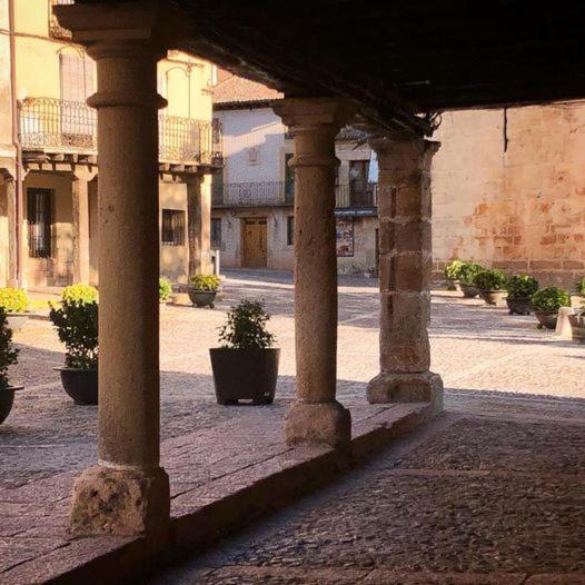 La Casa De Paloma En La Plaza Encanto Historico Riaza Kültér fotó